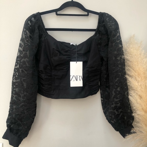 Solddds Zara Sweetheart Top with Puff Sleeves - Picture 2 of 5